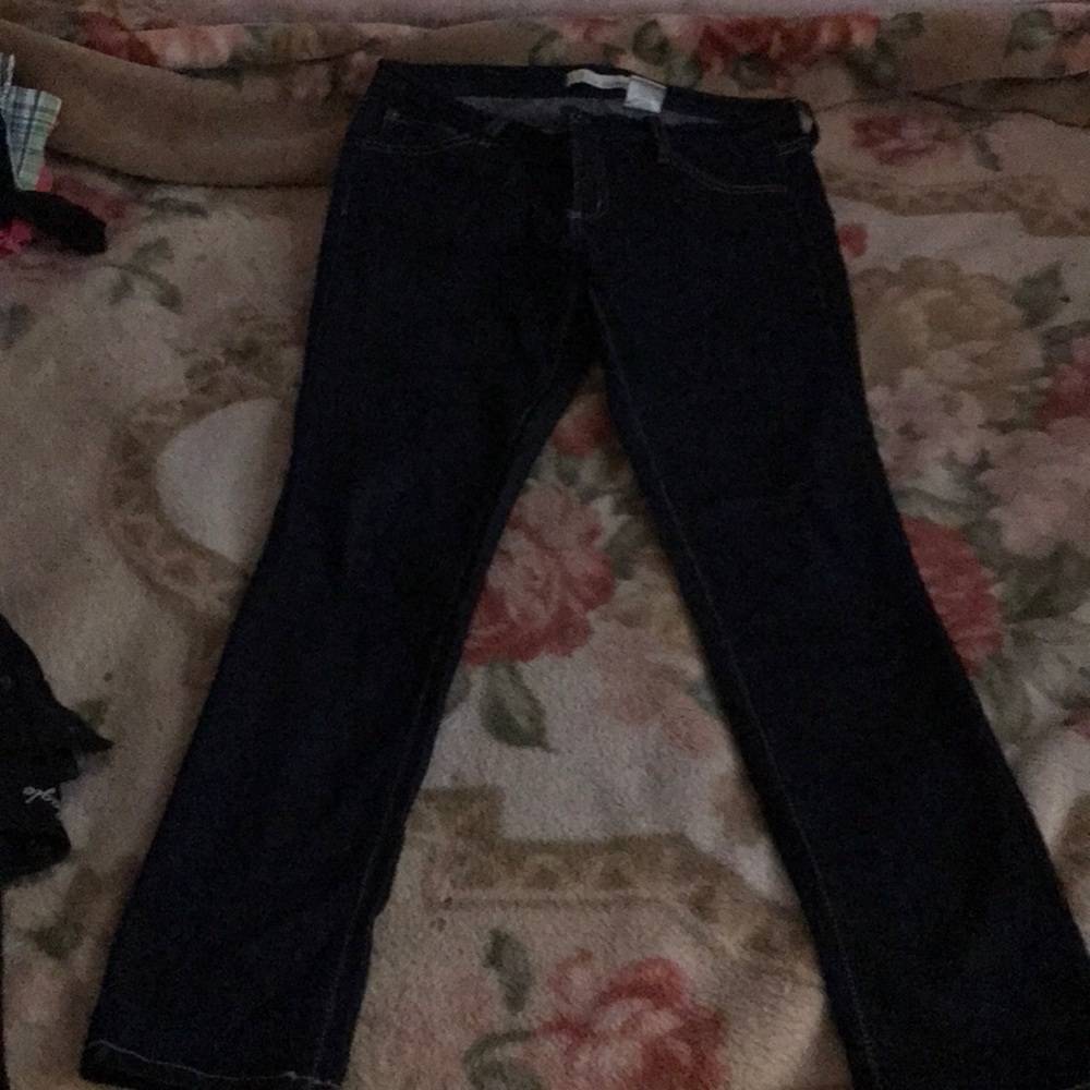 Women’s size 9 skinny leg jeans! Dark wash color